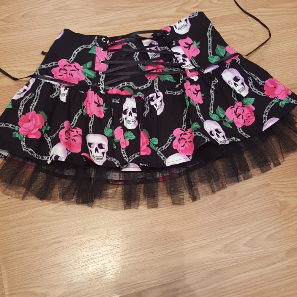 NWT Hearts & Roses Skirt